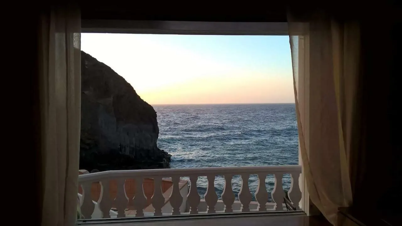 Caleta Los Roques Fasnia 度假居